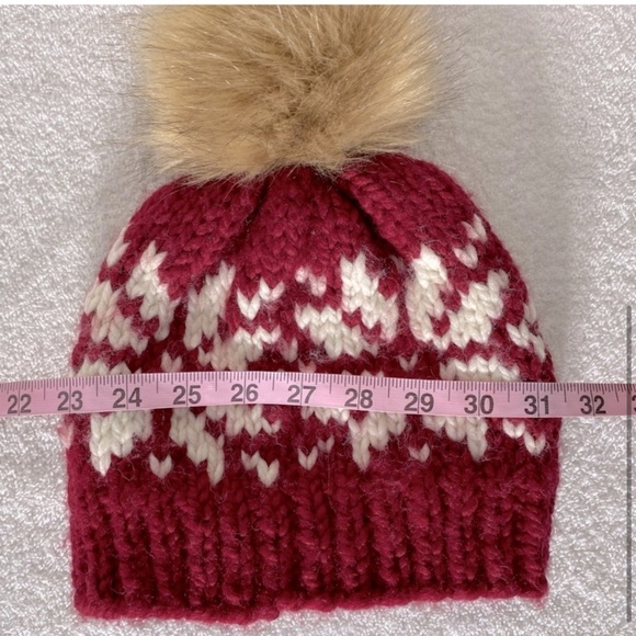 Handmade Red White Snowflake Jacquard Knit Toque Beanie With Faux Fur Pom Pom - Picture 5 of 6